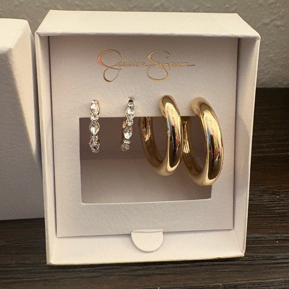 NEW Jessica Simpson Gold Hoop Earrings Set - Picture 2 of 4